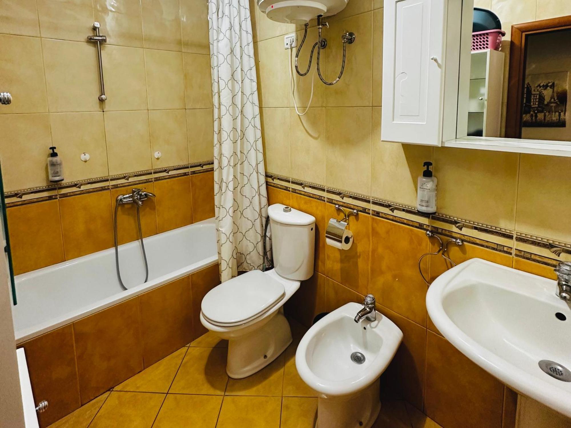 Quiet & Spacious City Center Apartment - 4 Min Walk Tirana Exterior photo
