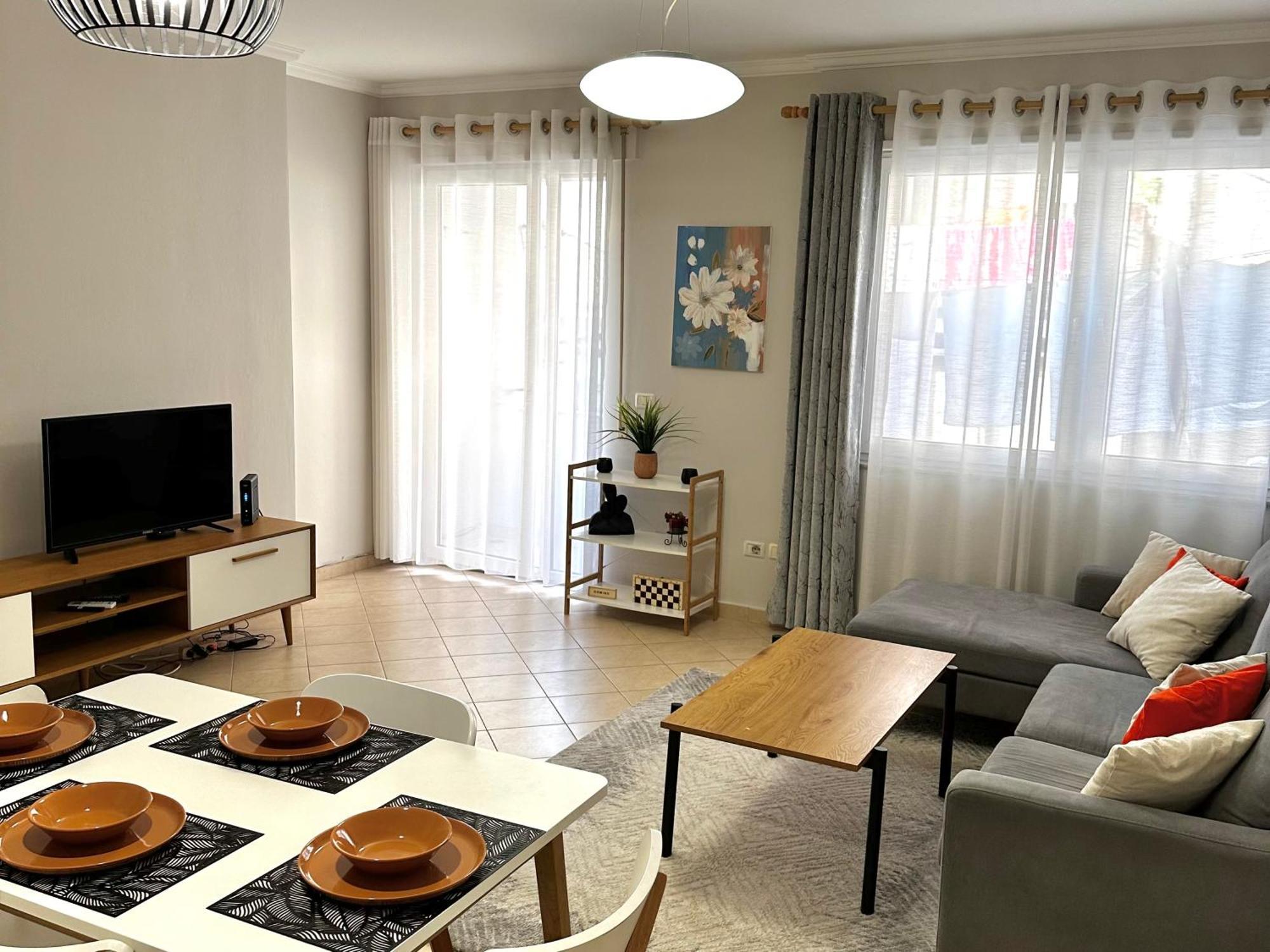 Quiet & Spacious City Center Apartment - 4 Min Walk Tirana Exterior photo